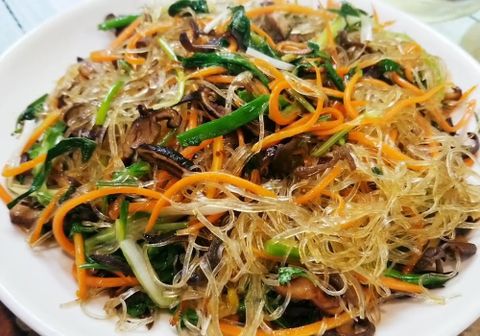 Cách làm miến xào chay thơm ngon, đầy màu sắc cho ngày rằm