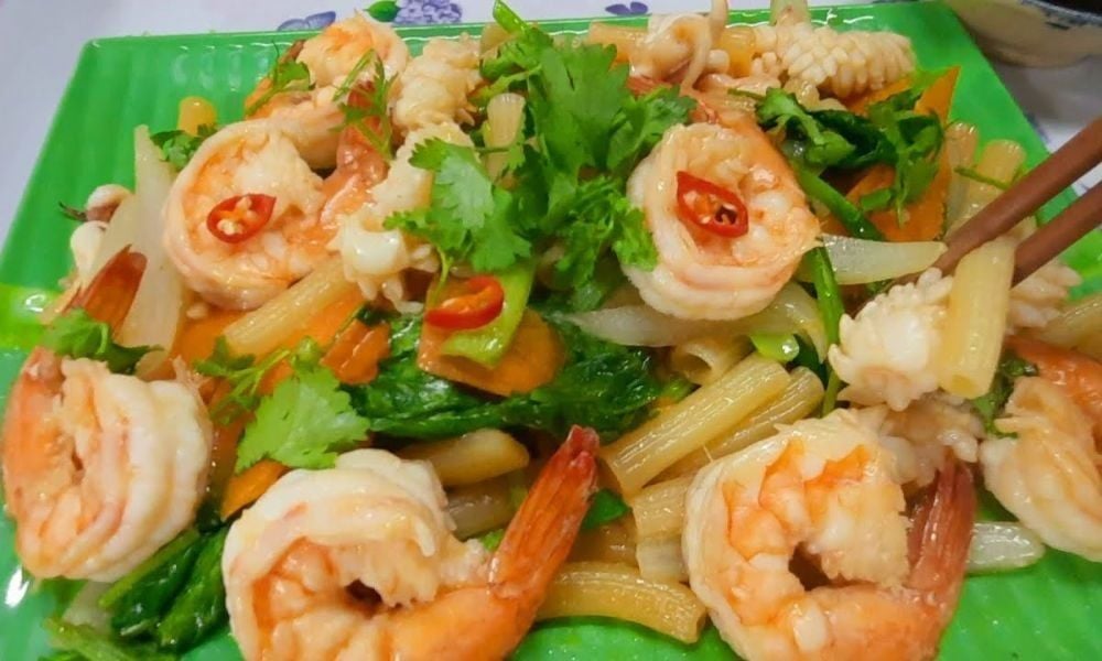Hướng dẫn làm nui xào hải sản sốt cà chua bổ dưỡng