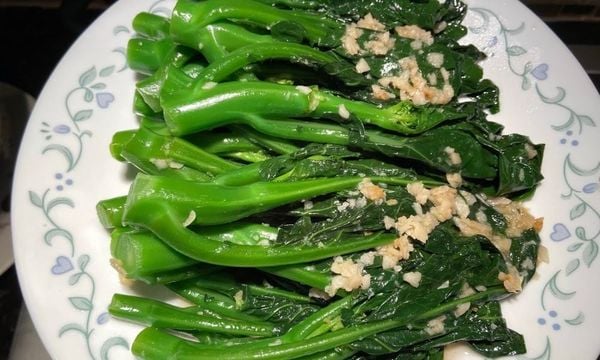 Hướng dẫn làm cải làn xào tỏi dậy mùi thơm cực hấp dẫn