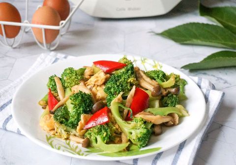 Hướng dẫn làm súp lơ xào nấm chay giòn ngon đậm vị