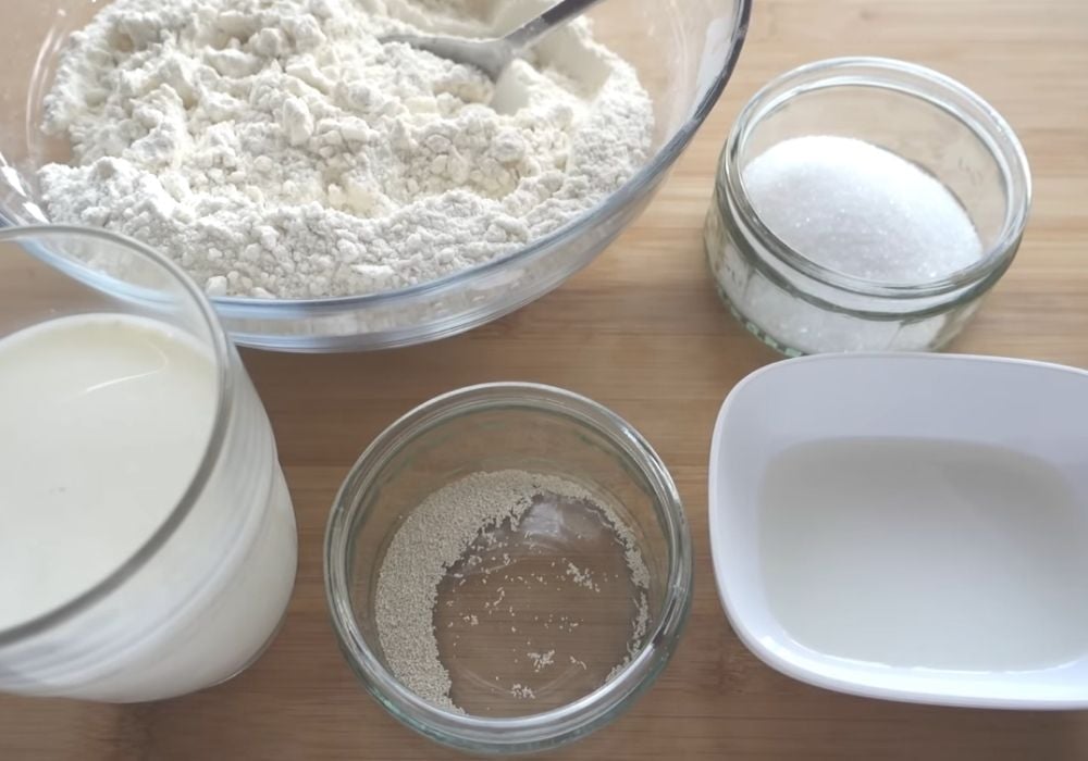 Chuẩn bị nguyên liệu làm bánh bao không nhân