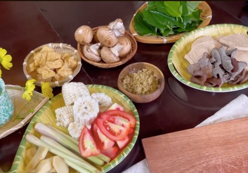 Nguyên liệu làm bún nước lèo lá lốt chay