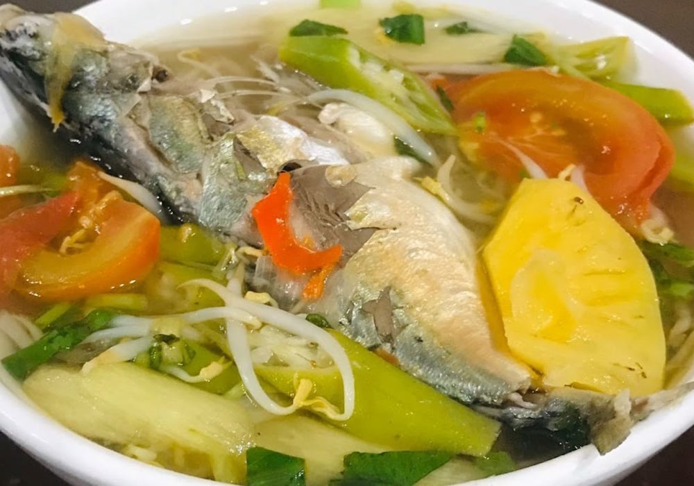 Cá bạc má nấu canh chua