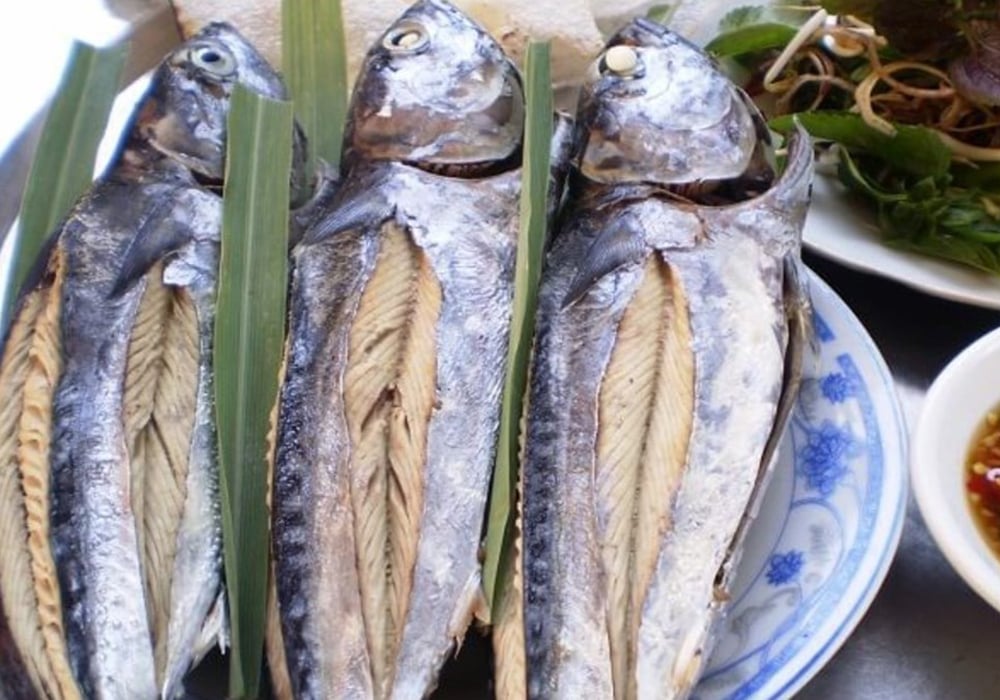 Cá bạc má hấp giấm