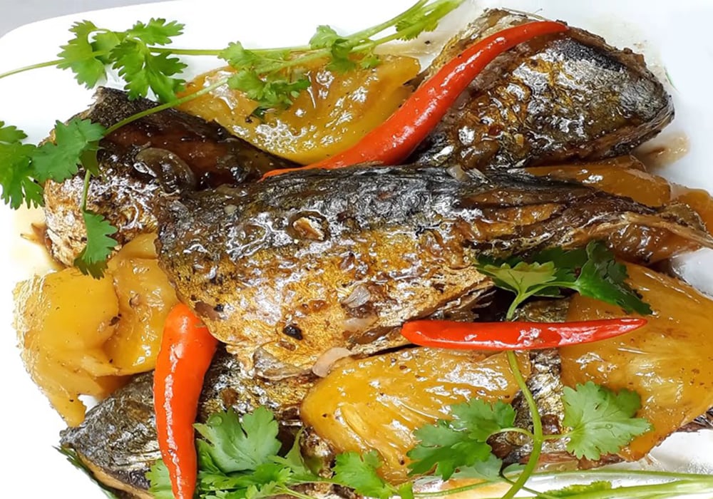 Cá bạc má kho dứa (thơm)