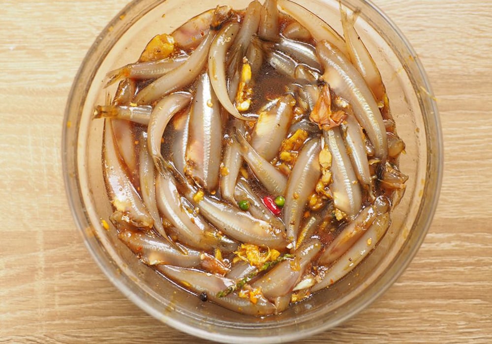 Tẩm ướp cá cơm