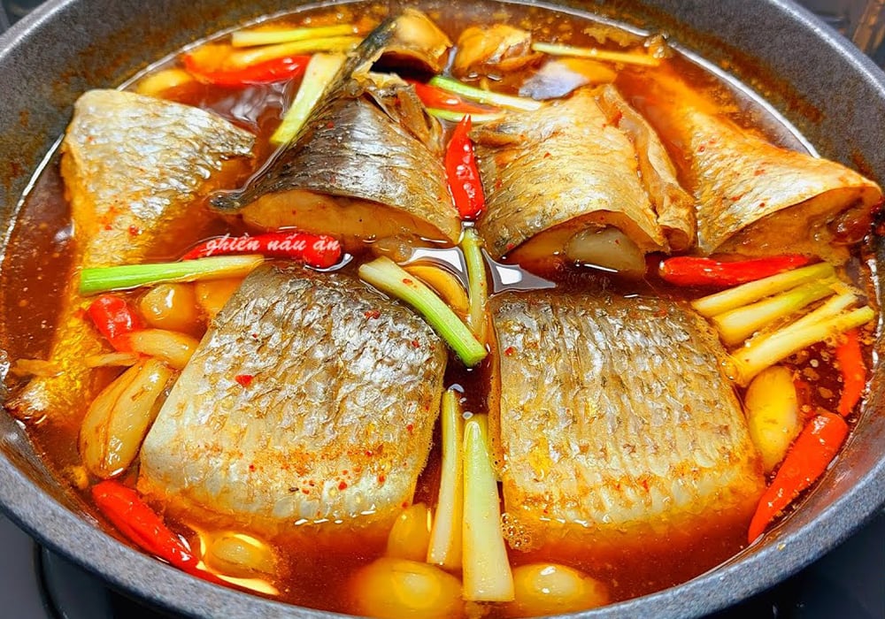 Cá đối kho me