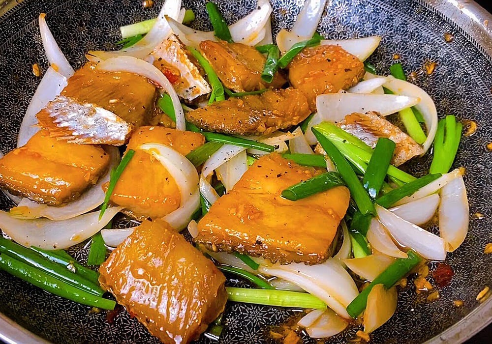 Khô cá dứa xào chua ngọt
