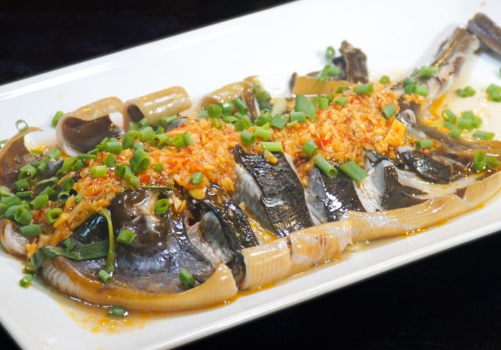 Cá đuối hấp mỡ hành