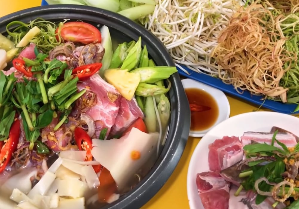 Lẩu cá đuối măng chua