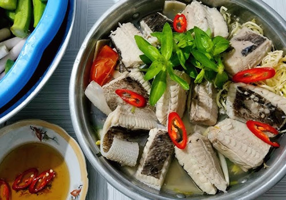 Canh chua cá đuối bắp chuối