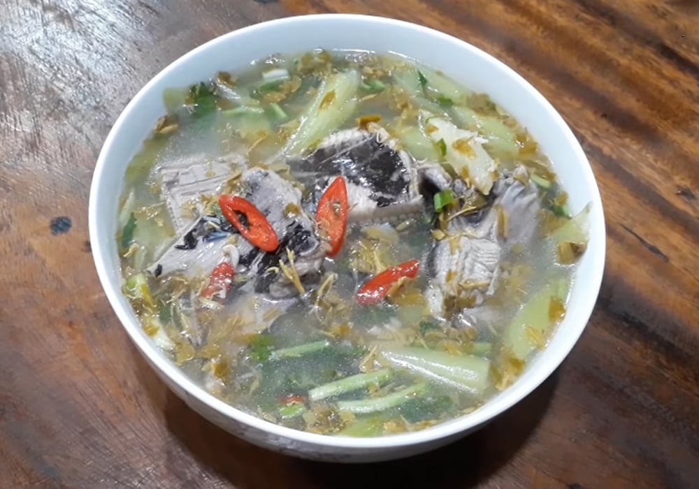 Canh chua cá đuối lá me non