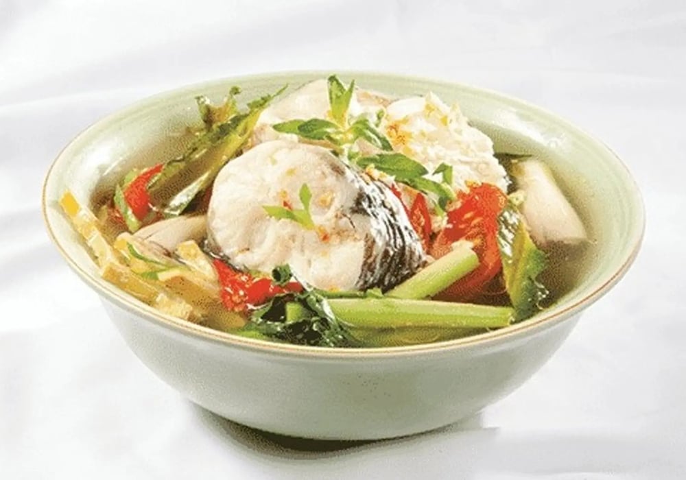 Canh chua cá lăng rau nhút