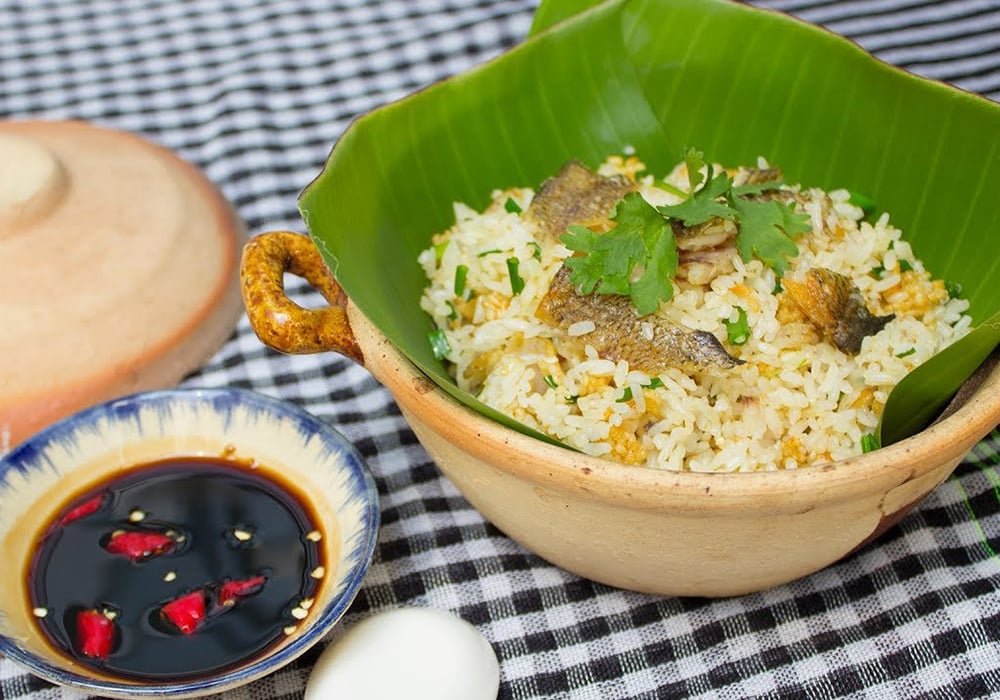 Cơm chiên khô cá sặc