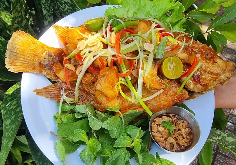 Cá tai tượng chiên giòn
