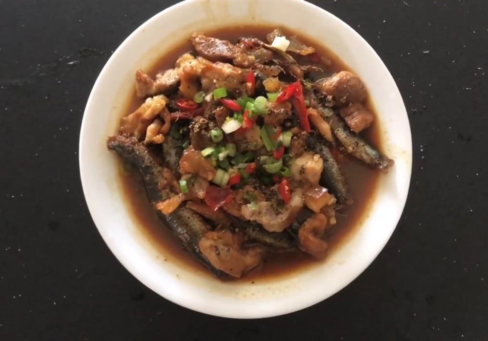 Cá trích kho thịt ba chỉ