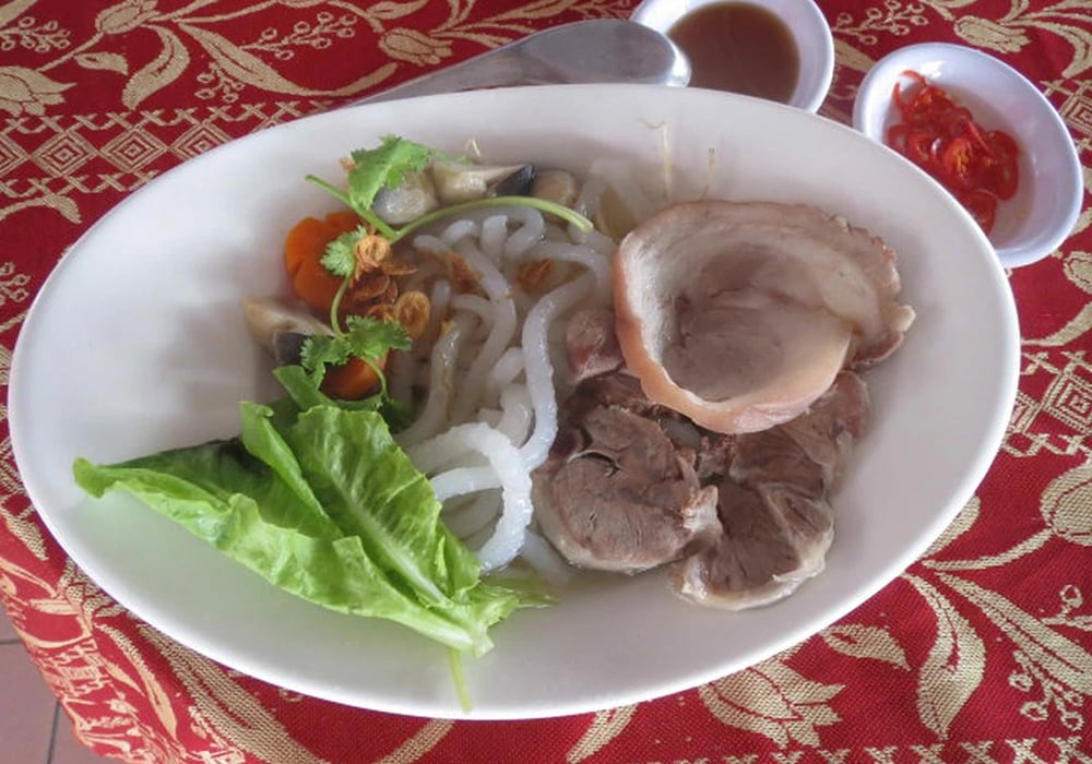 Bánh canh gõ gáo dừa