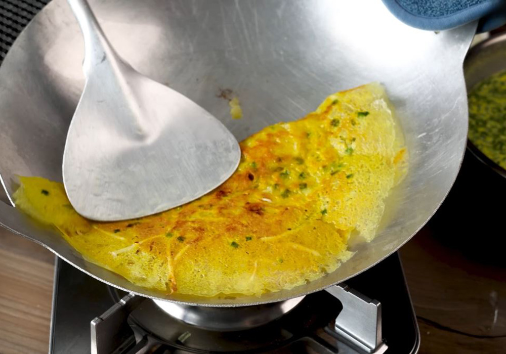 Sử dụng chảo lòng sâu