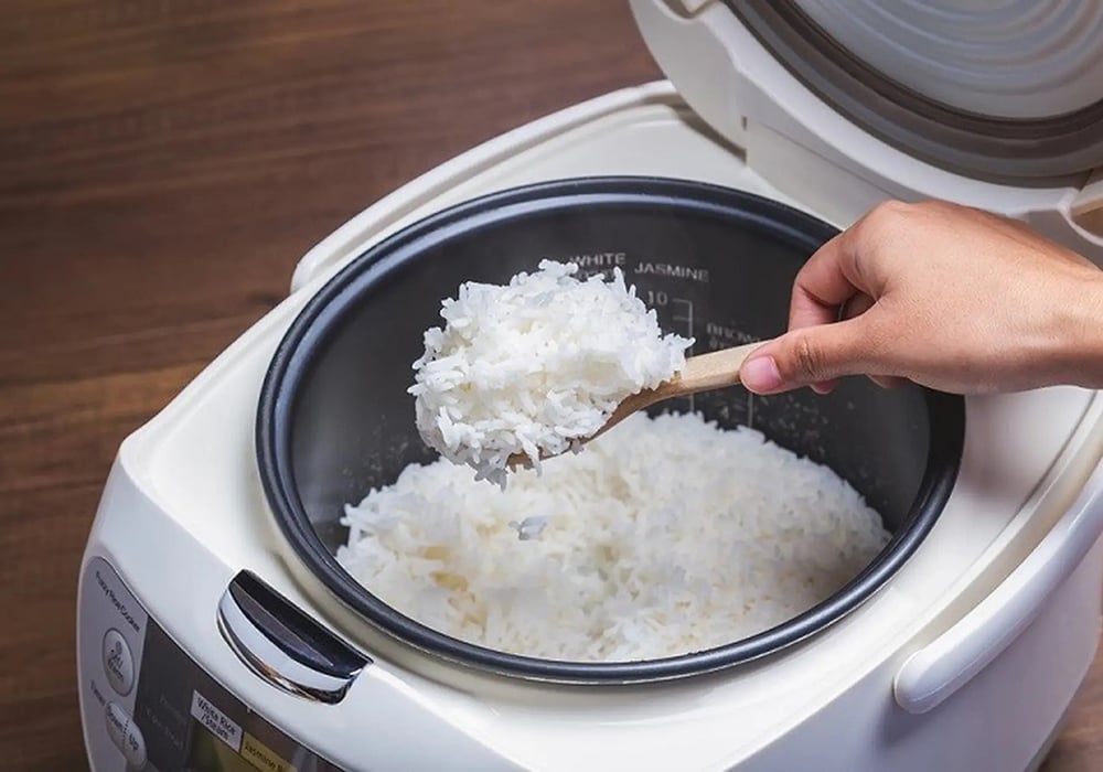 Dấu hiệu nhận biết nồi cơm điện bị thiu