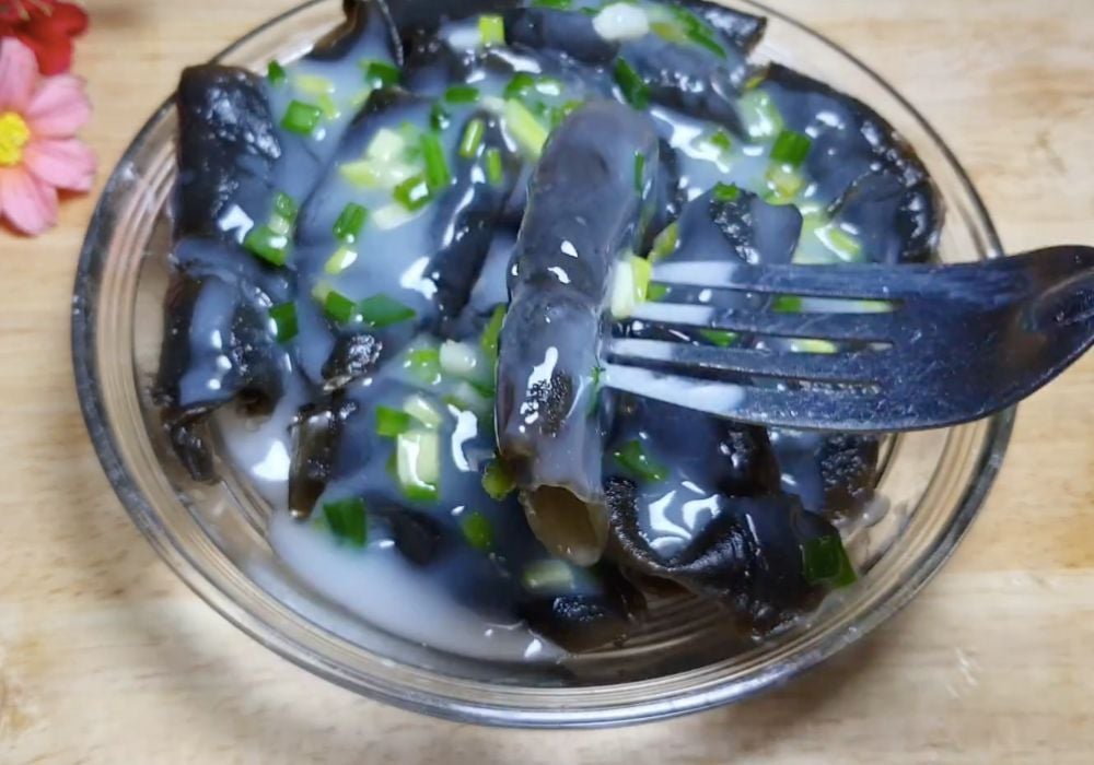 Bánh lá mơ có thể bảo quản trong ngăn mát tủ lạnh từ 1 - 2 ngày