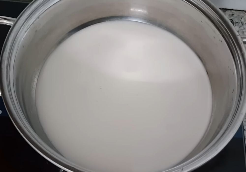 Nấu nước cốt dừa