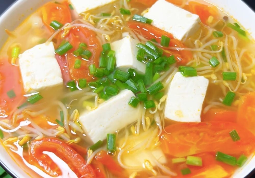 Canh giá đỗ cà chua chay