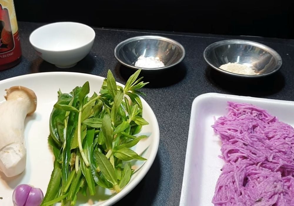 Nguyên liệu làm canh khoai mỡ chay nấm đùi gà