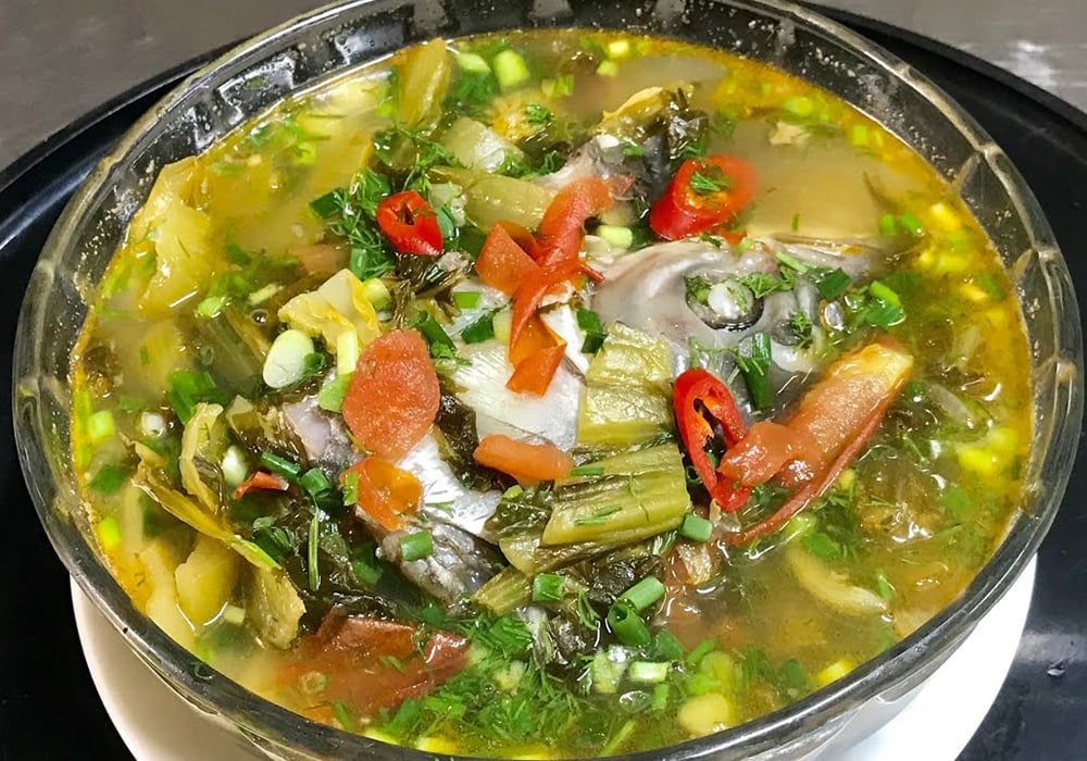 Đầu cá hồi nấu dưa chua