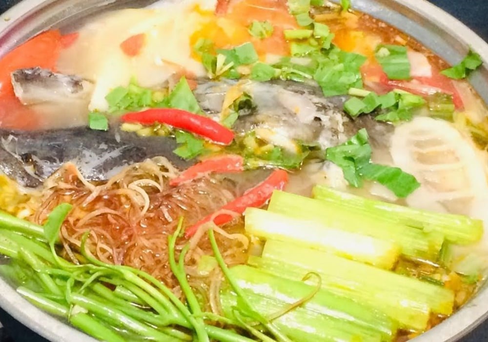 Lẩu đầu cá hồi măng chua