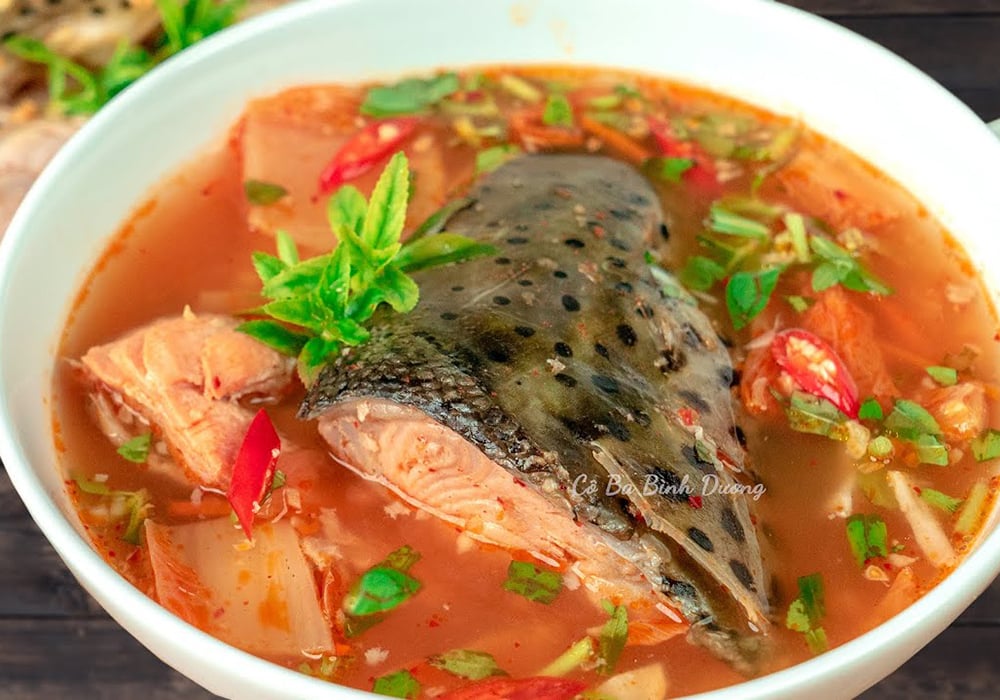 Lẩu đầu cá hồi kim chi