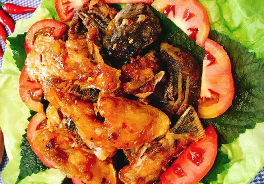 Đầu cá hồi chiên nước mắm
