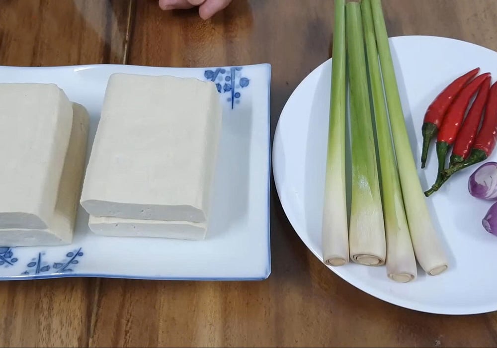 Nguyên liệu làm đậu hũ kho sả ớt chay