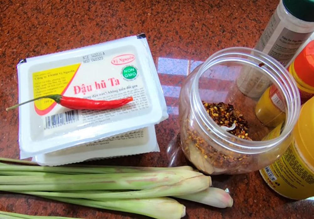 Nguyên liệu làm đậu hũ muối chiên sả ớt chay