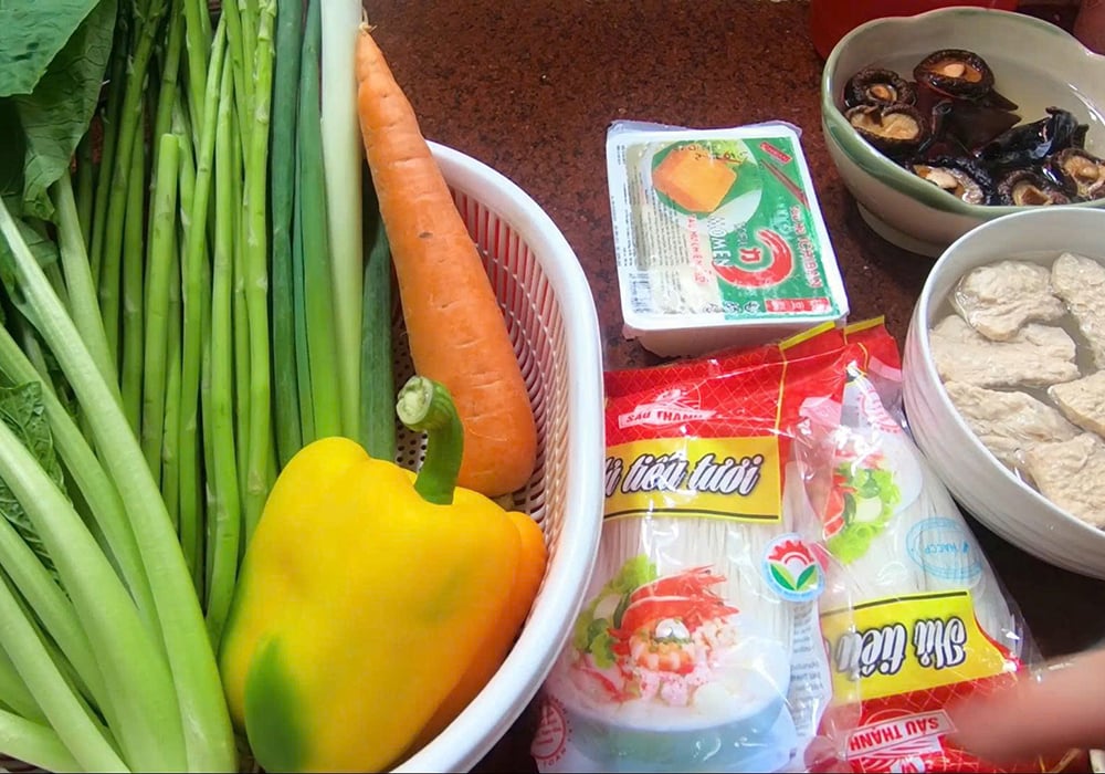 Nguyên liệu làm hủ tiếu xào chay