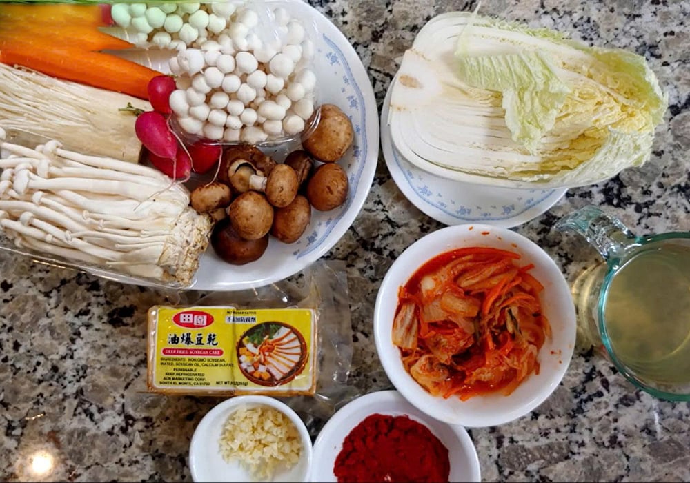 Nguyên liệu nấu lẩu kim chi chua cay