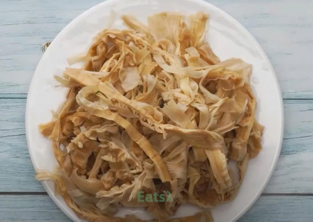 Nguyên liệu làm măng khô xào chay