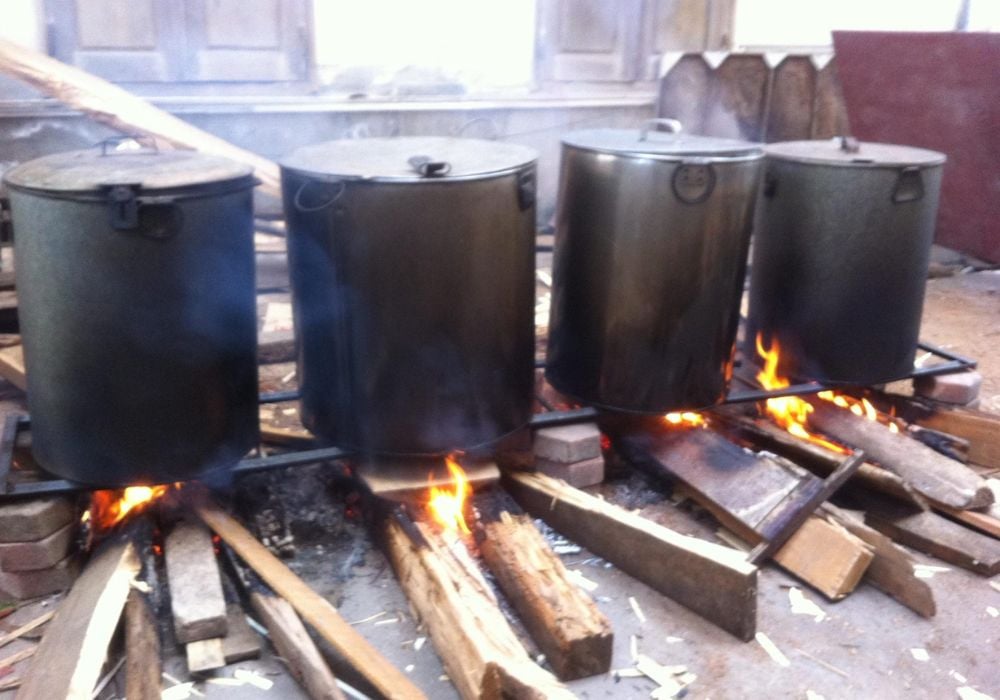 Dùng nồi tôn (tole) để nấu bánh chưng