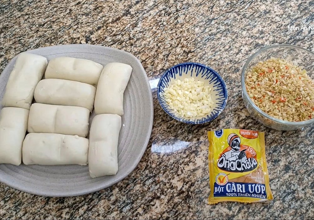 Nguyên liệu làm mì căn xào sả ớt
