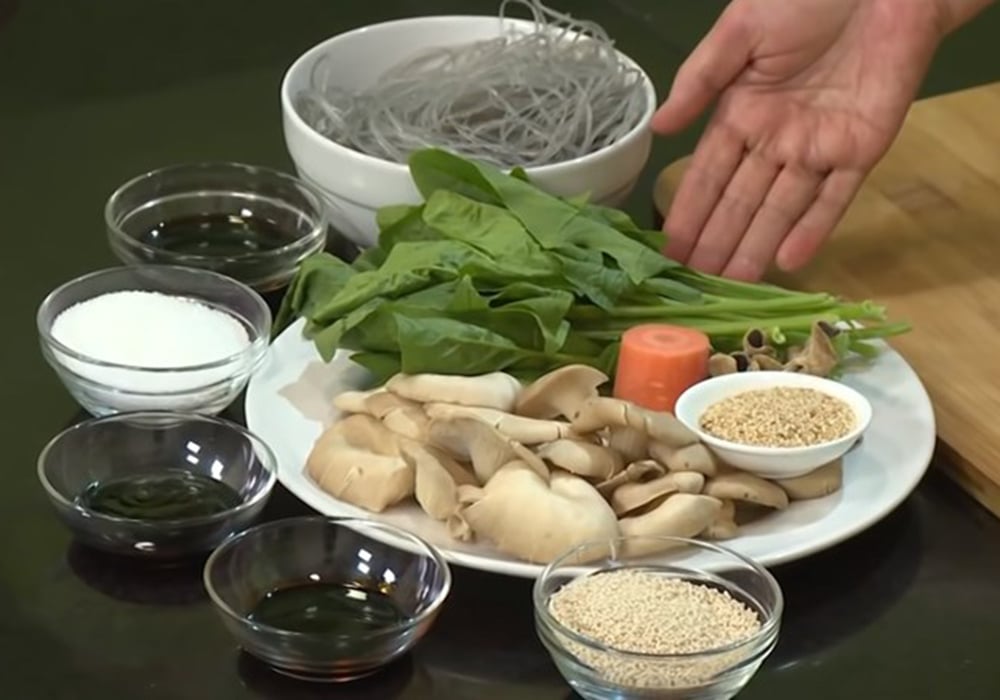 Nguyên liệu làm miến trộn chay