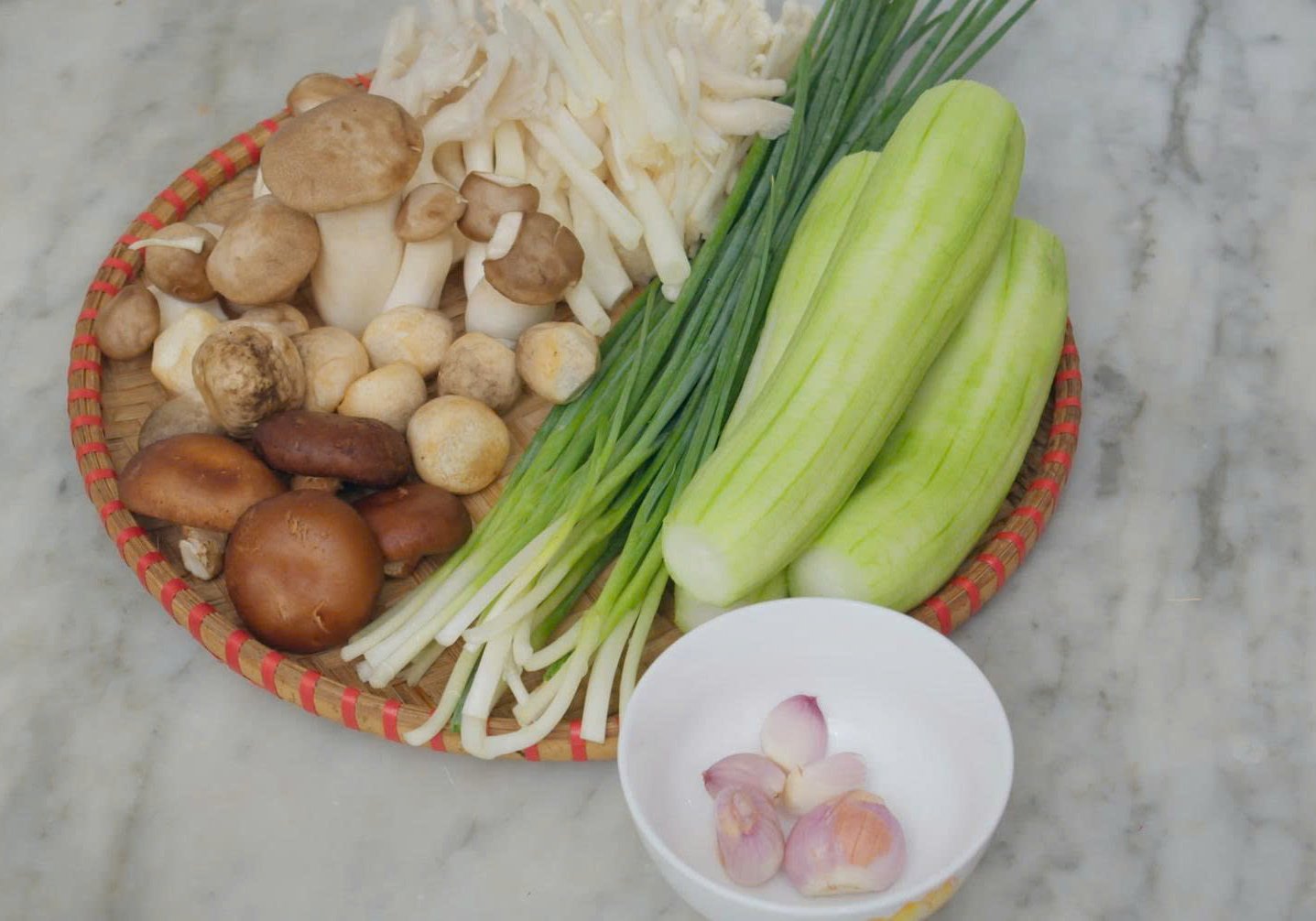 Nguyên liệu làm mướp xào nấm chay