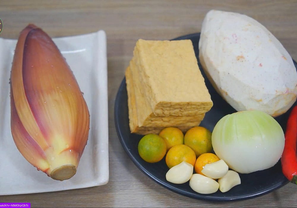 Nguyên liệu làm nộm hoa chuối chay