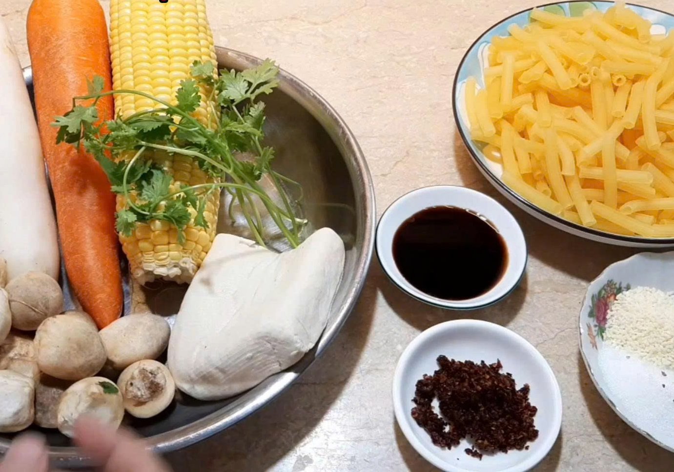 Nguyên liệu làm nui nấu nấm rau củ