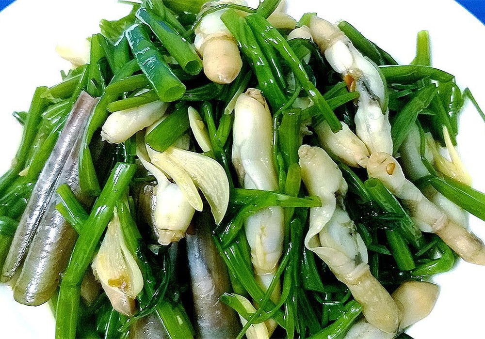 Ốc móng tay xào rau muống
