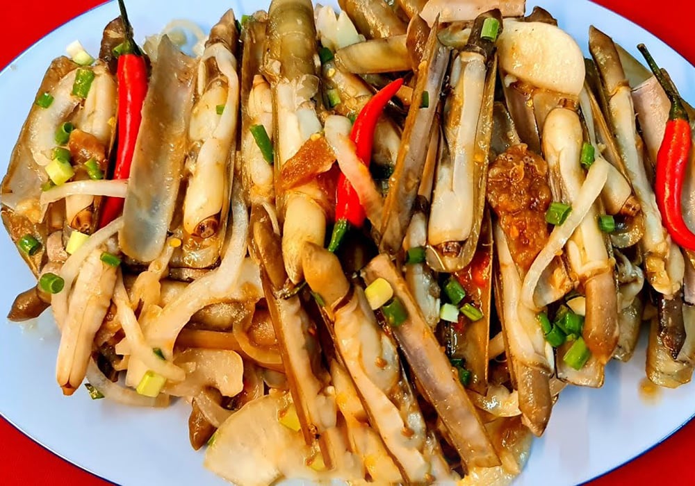 Ốc móng tay xào me