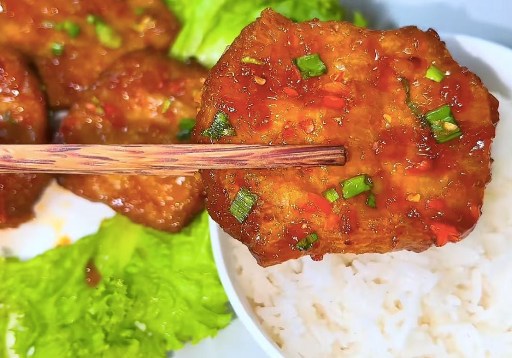 Sườn non chay rim mặn ngọt có thể bảo quản trong ngăn mát tủ lạnh và dùng trong 2 - 3 ngày