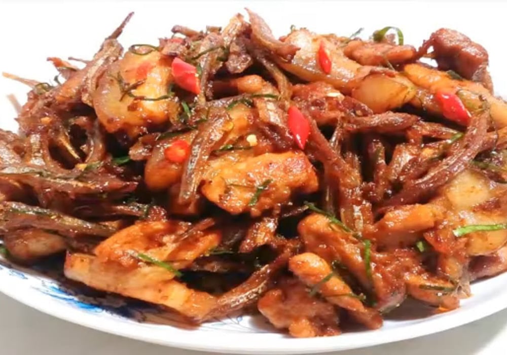 Cá cơm kho thịt ba chỉ
