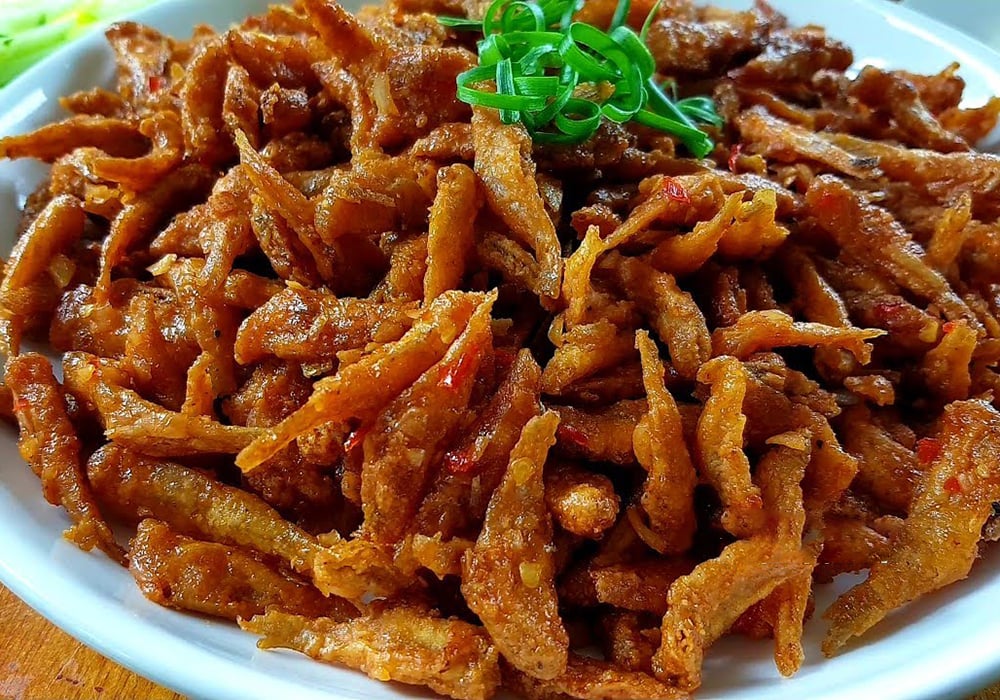 Cá cơm chiên sa tế