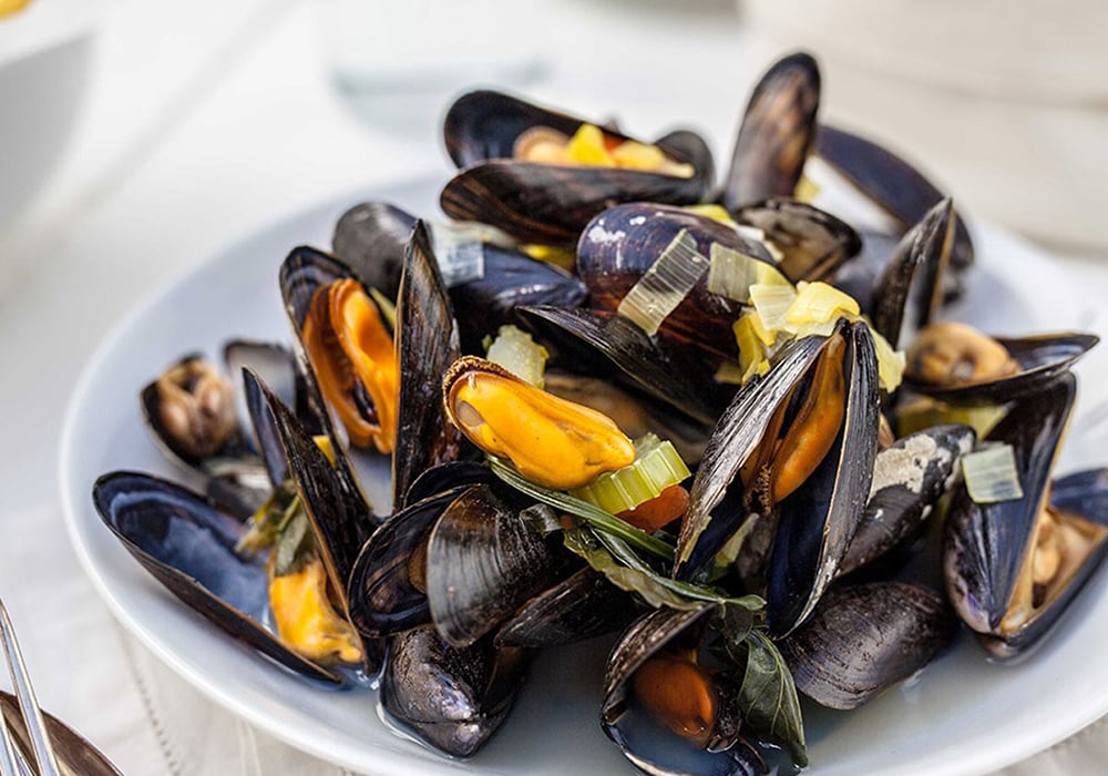 Vẹm xanh hấp rượu vang