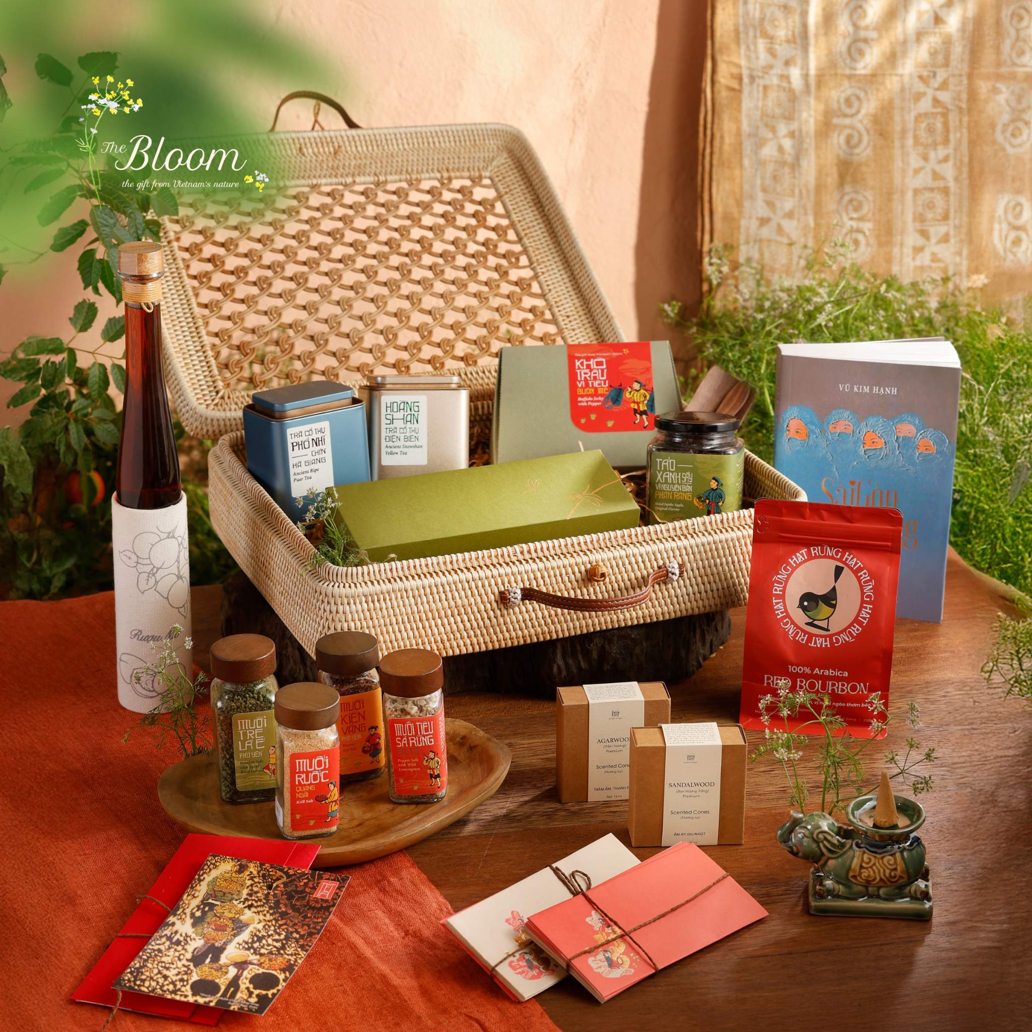 Crafted from Vietnamese Materials into Distinctive Tết Gifts