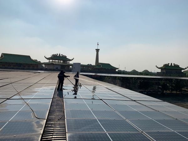 Dịch Vụ Vệ Sinh Pin Năng Lượng Mặt Trời Chuyên Nghiệp